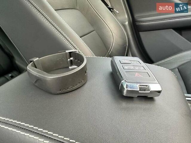 Серый Ягуар I-Pace, объемом двигателя 0 л и пробегом 94 тыс. км за 25900 $, фото 91 на Automoto.ua