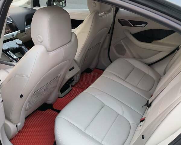 Серый Ягуар I-Pace, объемом двигателя 0 л и пробегом 186 тыс. км за 24000 $, фото 4 на Automoto.ua