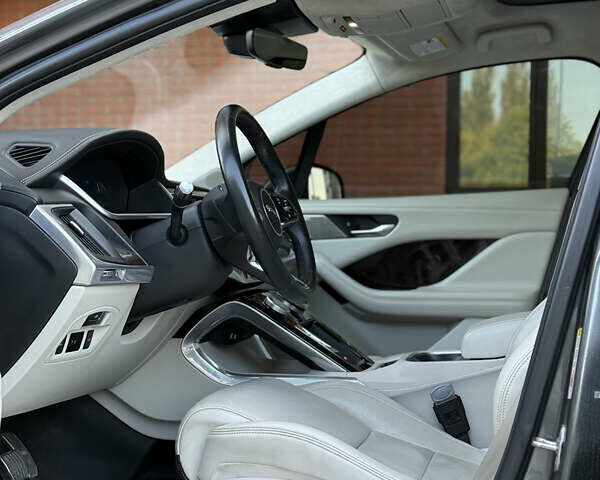Серый Ягуар I-Pace, объемом двигателя 0 л и пробегом 89 тыс. км за 25400 $, фото 23 на Automoto.ua