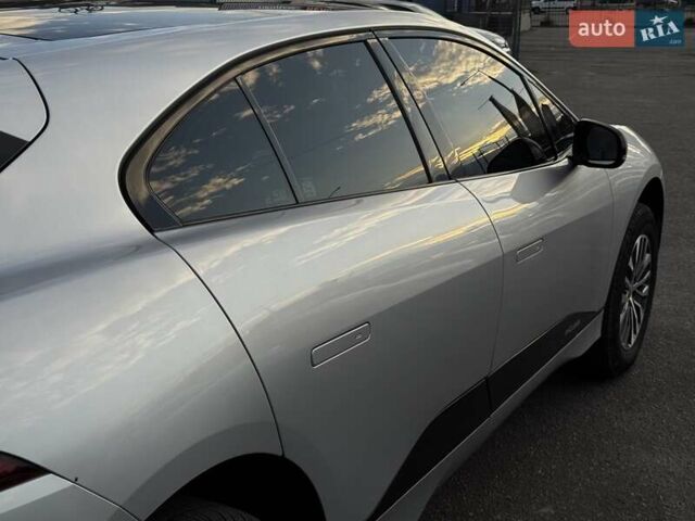 Серый Ягуар I-Pace, объемом двигателя 0 л и пробегом 209 тыс. км за 20900 $, фото 23 на Automoto.ua