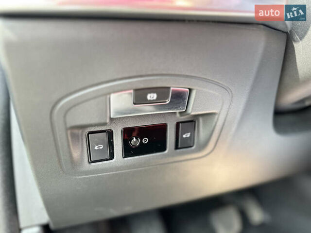 Серый Ягуар I-Pace, объемом двигателя 0 л и пробегом 90 тыс. км за 28300 $, фото 44 на Automoto.ua