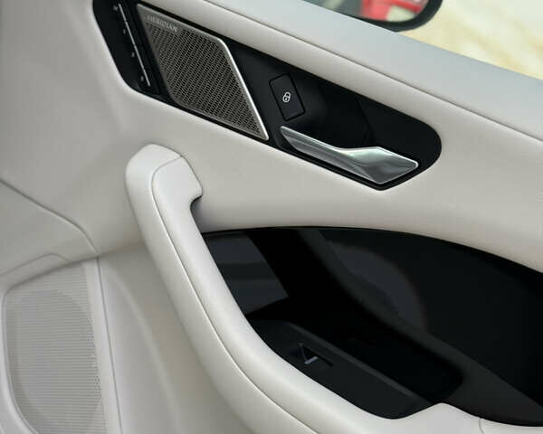 Серый Ягуар I-Pace, объемом двигателя 0 л и пробегом 169 тыс. км за 23499 $, фото 21 на Automoto.ua