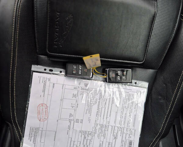 Серый Ягуар I-Pace, объемом двигателя 0 л и пробегом 131 тыс. км за 21700 $, фото 19 на Automoto.ua