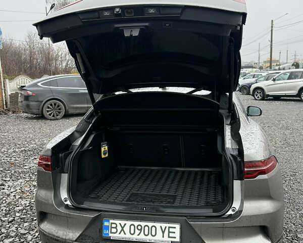Серый Ягуар I-Pace, объемом двигателя 0 л и пробегом 169 тыс. км за 24999 $, фото 4 на Automoto.ua