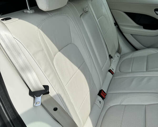 Серый Ягуар I-Pace, объемом двигателя 0 л и пробегом 169 тыс. км за 24999 $, фото 11 на Automoto.ua