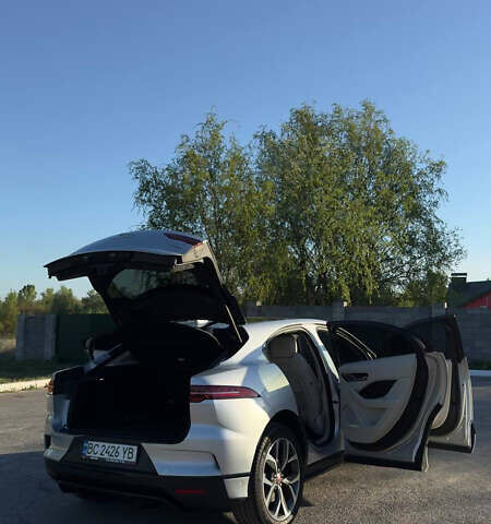 Серый Ягуар I-Pace, объемом двигателя 0 л и пробегом 55 тыс. км за 27600 $, фото 3 на Automoto.ua