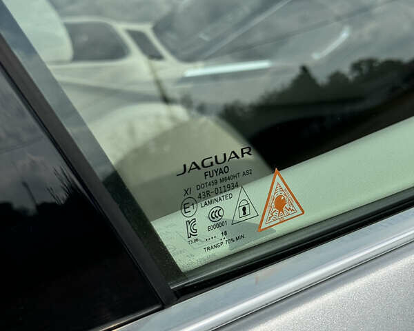 Серый Ягуар I-Pace, объемом двигателя 0 л и пробегом 169 тыс. км за 24999 $, фото 10 на Automoto.ua