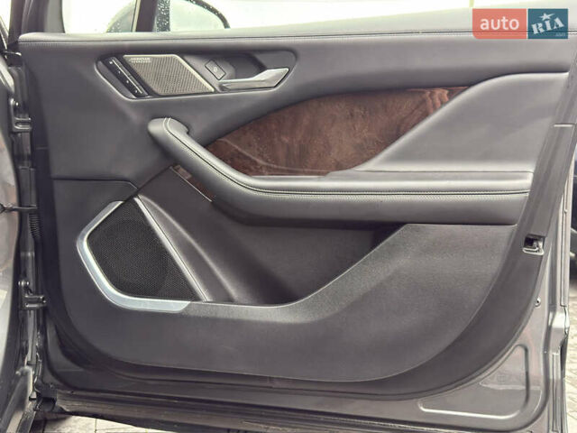 Серый Ягуар I-Pace, объемом двигателя 0 л и пробегом 112 тыс. км за 26500 $, фото 50 на Automoto.ua