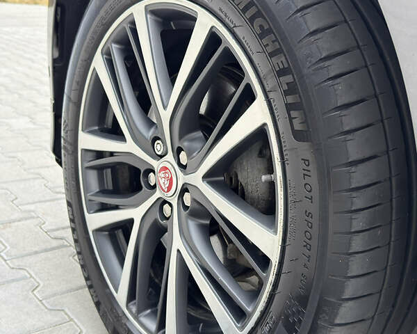 Серый Ягуар I-Pace, объемом двигателя 0 л и пробегом 112 тыс. км за 26500 $, фото 69 на Automoto.ua