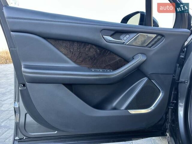Серый Ягуар I-Pace, объемом двигателя 0 л и пробегом 94 тыс. км за 25900 $, фото 31 на Automoto.ua