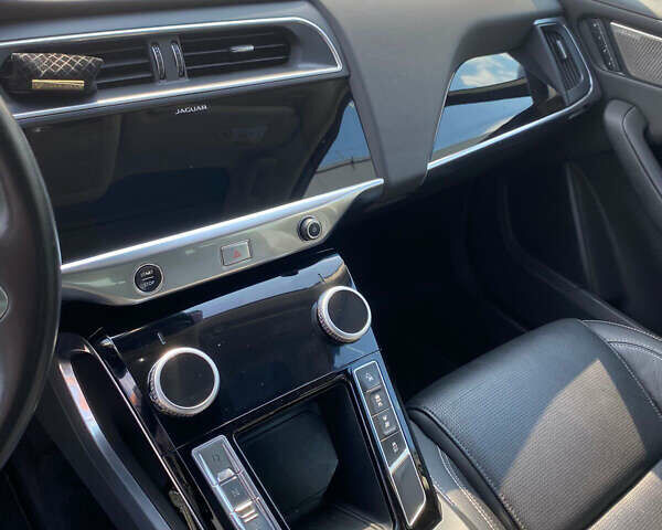 Серый Ягуар I-Pace, объемом двигателя 0 л и пробегом 184 тыс. км за 22000 $, фото 3 на Automoto.ua