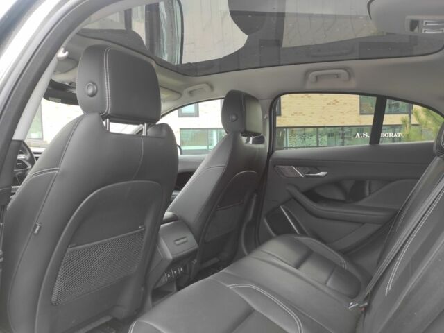 Серый Ягуар I-Pace, объемом двигателя 0 л и пробегом 160 тыс. км за 22921 $, фото 4 на Automoto.ua