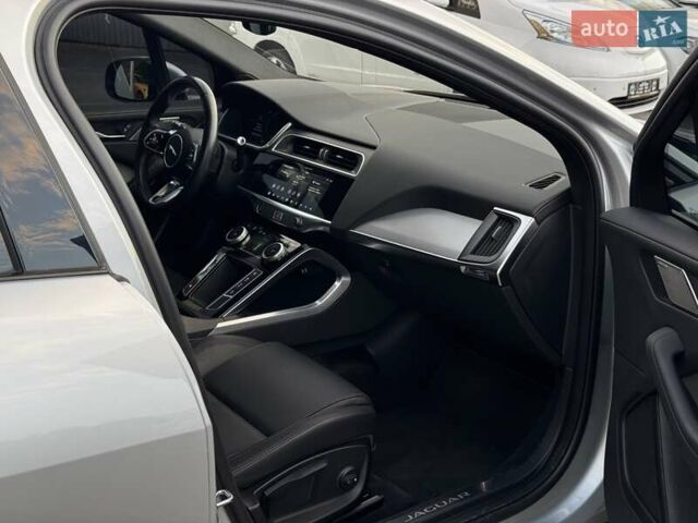 Серый Ягуар I-Pace, объемом двигателя 0 л и пробегом 209 тыс. км за 20900 $, фото 59 на Automoto.ua