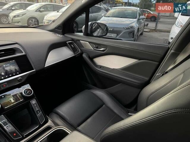 Серый Ягуар I-Pace, объемом двигателя 0 л и пробегом 209 тыс. км за 20900 $, фото 44 на Automoto.ua