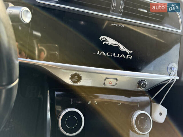 Серый Ягуар I-Pace, объемом двигателя 0 л и пробегом 112 тыс. км за 22999 $, фото 40 на Automoto.ua