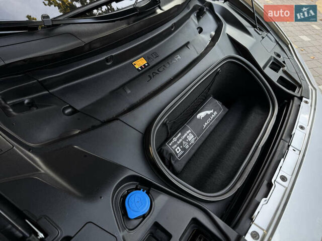 Серый Ягуар I-Pace, объемом двигателя 0 л и пробегом 158 тыс. км за 22950 $, фото 234 на Automoto.ua