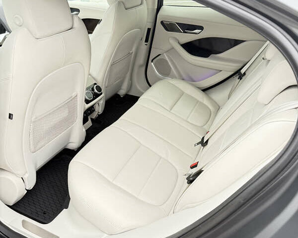 Серый Ягуар I-Pace, объемом двигателя 0 л и пробегом 86 тыс. км за 25500 $, фото 14 на Automoto.ua