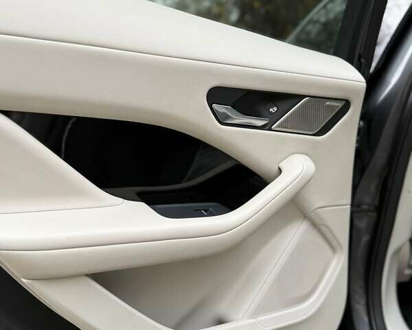 Серый Ягуар I-Pace, объемом двигателя 0 л и пробегом 102 тыс. км за 22500 $, фото 14 на Automoto.ua