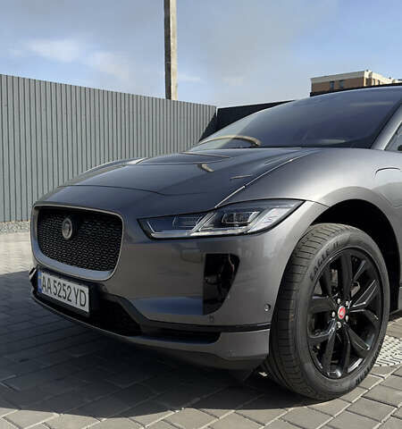 Серый Ягуар I-Pace, объемом двигателя 0 л и пробегом 74 тыс. км за 25500 $, фото 4 на Automoto.ua