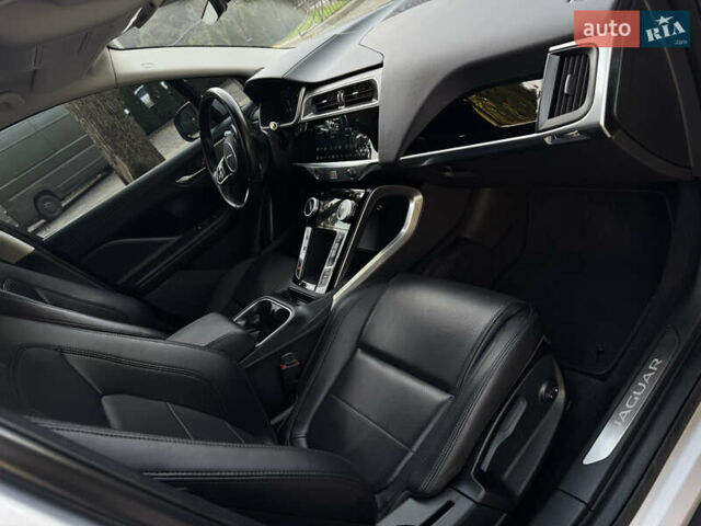 Серый Ягуар I-Pace, объемом двигателя 0 л и пробегом 158 тыс. км за 22950 $, фото 150 на Automoto.ua