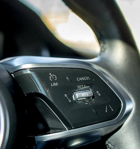 Серый Ягуар I-Pace, объемом двигателя 0 л и пробегом 40 тыс. км за 29000 $, фото 24 на Automoto.ua