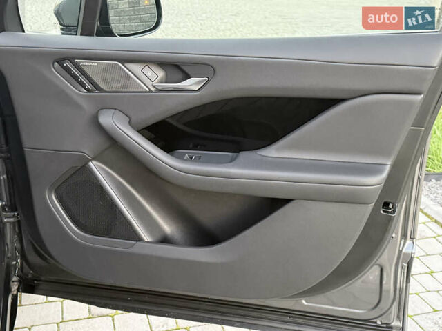 Серый Ягуар I-Pace, объемом двигателя 0 л и пробегом 88 тыс. км за 23200 $, фото 62 на Automoto.ua