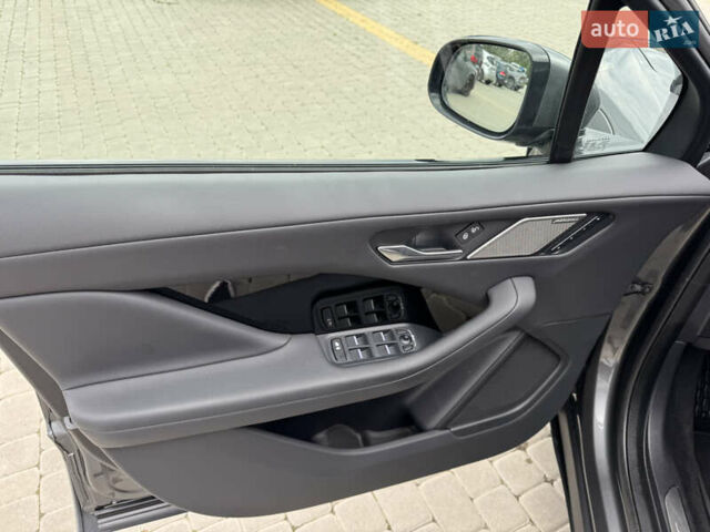 Серый Ягуар I-Pace, объемом двигателя 0 л и пробегом 148 тыс. км за 23499 $, фото 36 на Automoto.ua