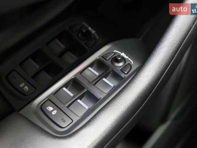 Серый Ягуар I-Pace, объемом двигателя 0 л и пробегом 90 тыс. км за 25000 $, фото 24 на Automoto.ua