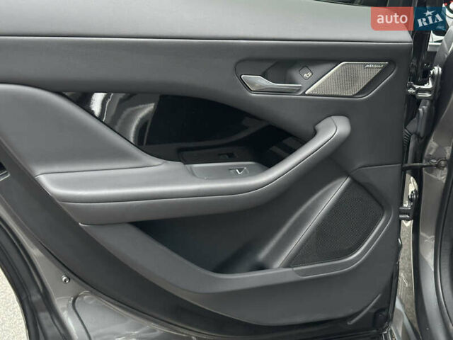 Серый Ягуар I-Pace, объемом двигателя 0 л и пробегом 94 тыс. км за 23500 $, фото 64 на Automoto.ua