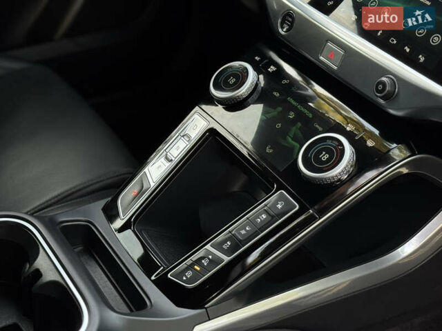 Серый Ягуар I-Pace, объемом двигателя 0 л и пробегом 158 тыс. км за 22950 $, фото 139 на Automoto.ua