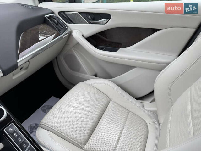 Серый Ягуар I-Pace, объемом двигателя 0 л и пробегом 80 тыс. км за 23900 $, фото 83 на Automoto.ua