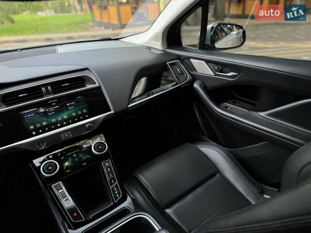 Серый Ягуар I-Pace, объемом двигателя 0 л и пробегом 158 тыс. км за 22950 $, фото 168 на Automoto.ua