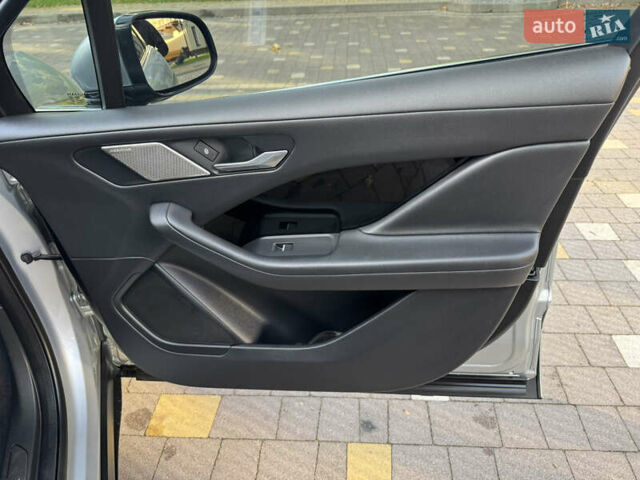 Серый Ягуар I-Pace, объемом двигателя 0 л и пробегом 158 тыс. км за 22950 $, фото 147 на Automoto.ua