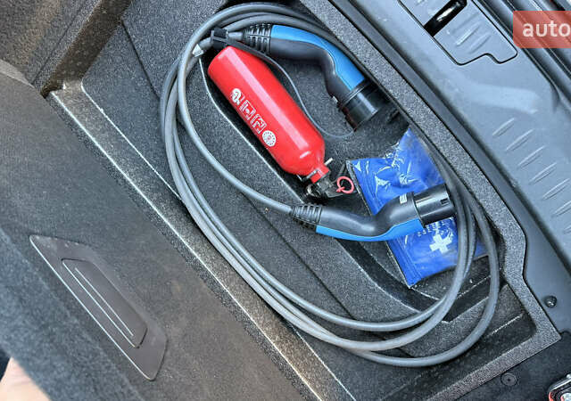 Серый Ягуар I-Pace, объемом двигателя 0 л и пробегом 87 тыс. км за 28300 $, фото 44 на Automoto.ua