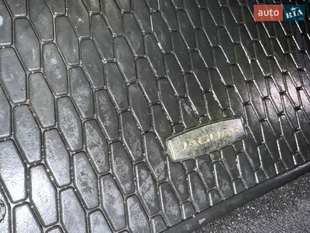 Серый Ягуар I-Pace, объемом двигателя 0 л и пробегом 112 тыс. км за 22999 $, фото 49 на Automoto.ua