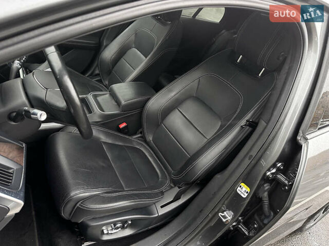Серый Ягуар I-Pace, объемом двигателя 0 л и пробегом 163 тыс. км за 26500 $, фото 95 на Automoto.ua