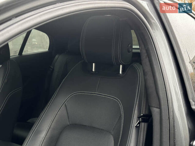 Серый Ягуар I-Pace, объемом двигателя 0 л и пробегом 163 тыс. км за 26500 $, фото 93 на Automoto.ua