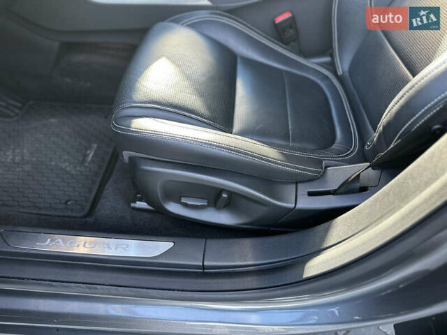 Серый Ягуар I-Pace, объемом двигателя 0 л и пробегом 106 тыс. км за 22900 $, фото 27 на Automoto.ua
