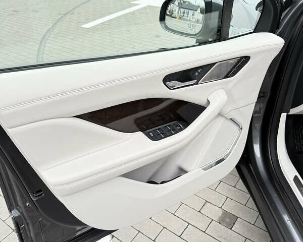 Серый Ягуар I-Pace, объемом двигателя 0 л и пробегом 86 тыс. км за 25500 $, фото 16 на Automoto.ua