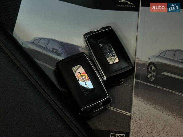 Серый Ягуар I-Pace, объемом двигателя 0 л и пробегом 158 тыс. км за 22950 $, фото 272 на Automoto.ua
