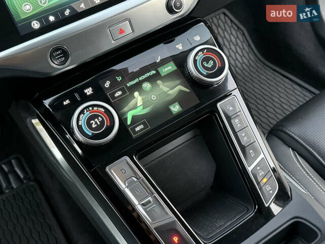 Серый Ягуар I-Pace, объемом двигателя 0 л и пробегом 88 тыс. км за 23200 $, фото 39 на Automoto.ua
