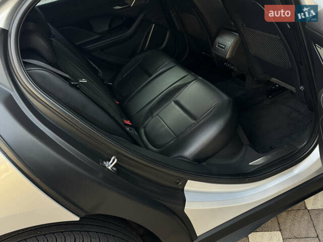 Серый Ягуар I-Pace, объемом двигателя 0 л и пробегом 158 тыс. км за 22950 $, фото 156 на Automoto.ua