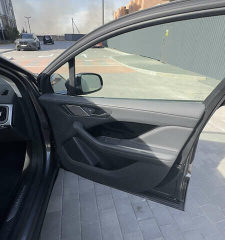 Серый Ягуар I-Pace, объемом двигателя 0 л и пробегом 74 тыс. км за 25500 $, фото 12 на Automoto.ua