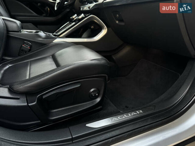 Серый Ягуар I-Pace, объемом двигателя 0 л и пробегом 158 тыс. км за 22950 $, фото 143 на Automoto.ua