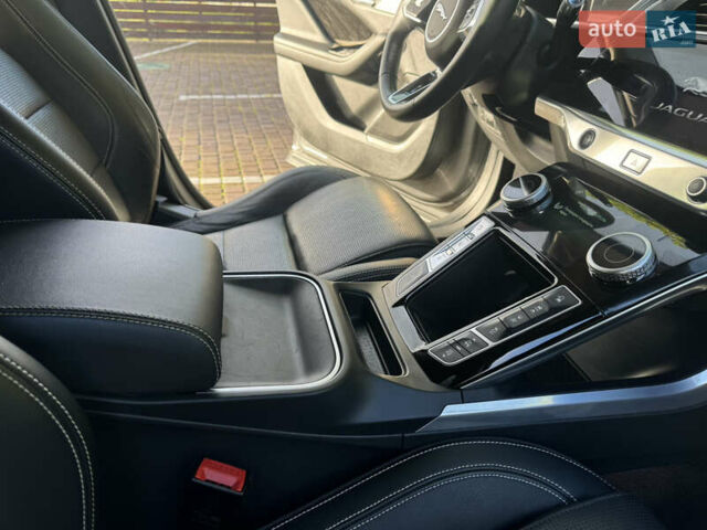 Серый Ягуар I-Pace, объемом двигателя 0 л и пробегом 86 тыс. км за 23599 $, фото 35 на Automoto.ua