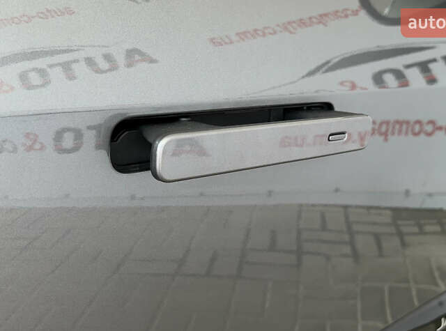 Серый Ягуар I-Pace, объемом двигателя 0 л и пробегом 68 тыс. км за 28950 $, фото 16 на Automoto.ua