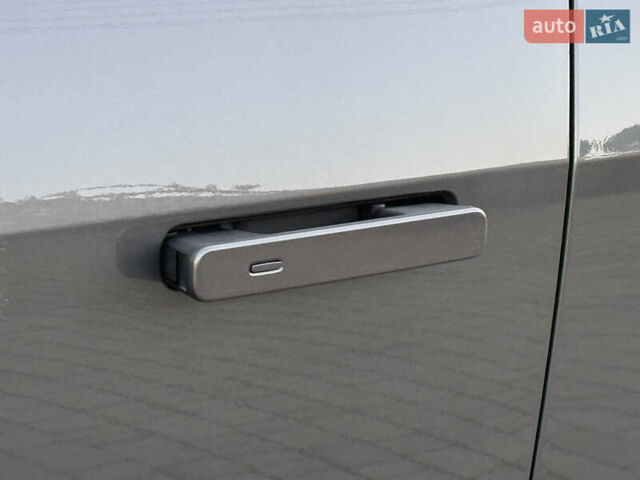 Серый Ягуар I-Pace, объемом двигателя 0 л и пробегом 88 тыс. км за 23200 $, фото 13 на Automoto.ua