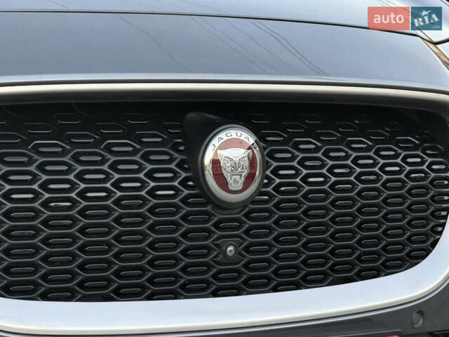 Серый Ягуар I-Pace, объемом двигателя 0 л и пробегом 88 тыс. км за 23200 $, фото 6 на Automoto.ua