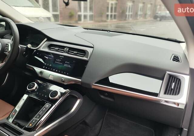 Серый Ягуар I-Pace, объемом двигателя 0 л и пробегом 66 тыс. км за 25500 $, фото 60 на Automoto.ua