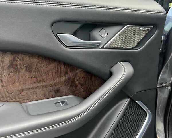 Серый Ягуар I-Pace, объемом двигателя 0 л и пробегом 101 тыс. км за 25300 $, фото 15 на Automoto.ua